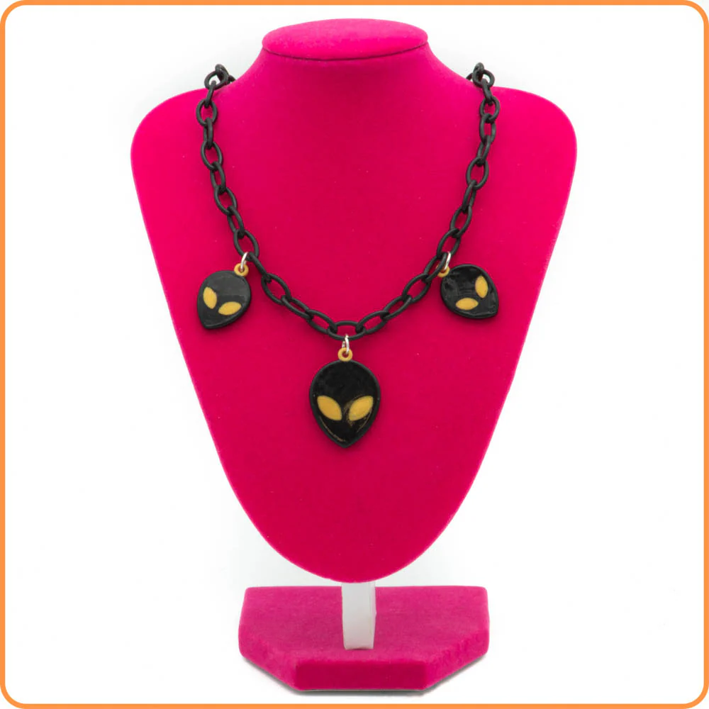 Alien Babe Necklace - Image 4