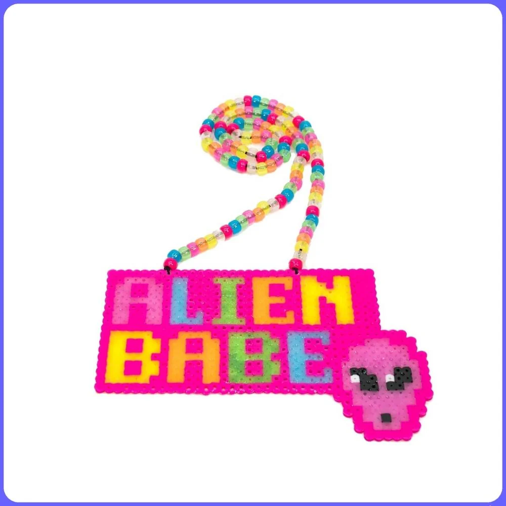Alien Babe - (M) Perler - Image 3